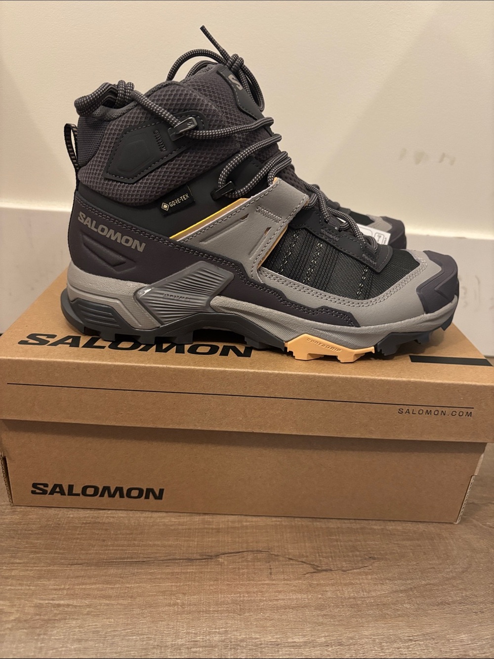 Salomon  womens X ultra 5 mid goretex nine iron/gull/soft clay size 6 NWT